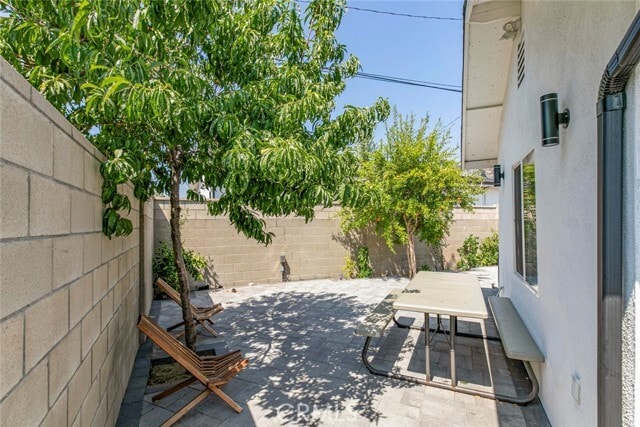 Building Photo - 10265 Strathern St