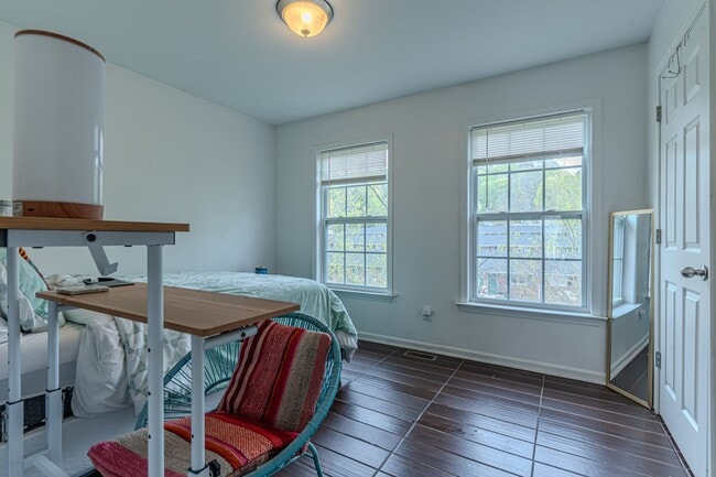 Building Photo - 2 bedroom near ETSU and JCMC