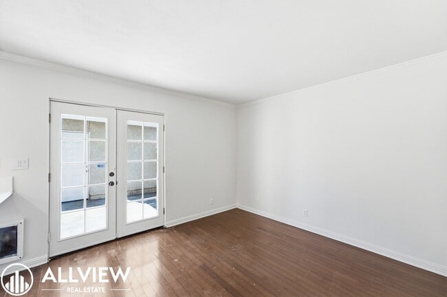 Building Photo - Fully Renovated 2 Bed Townhome with Private Patio, 2-Car Garage & Community Pool