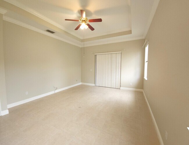 Building Photo - 414 SW Cherryhill Rd