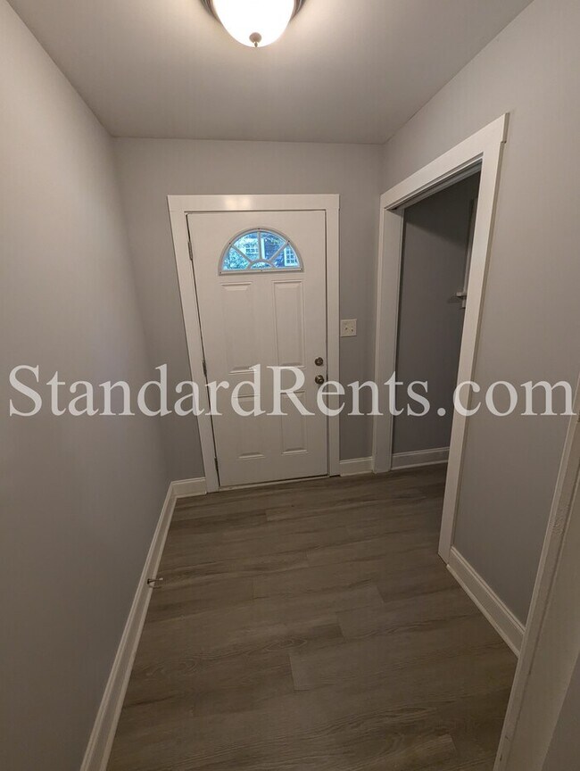 Building Photo - Cute Bungalow in Colonial Hills Neighborhood