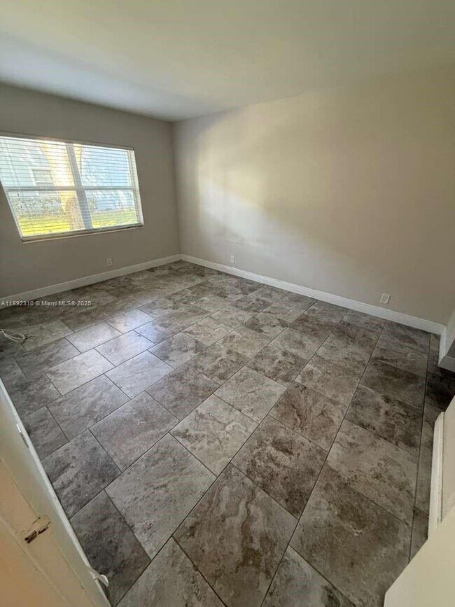 Building Photo - 280 S Cypress Rd