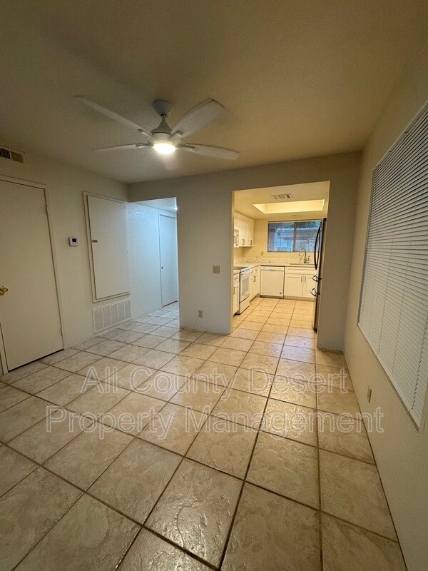 Building Photo - 2701 E Mesquite Ave