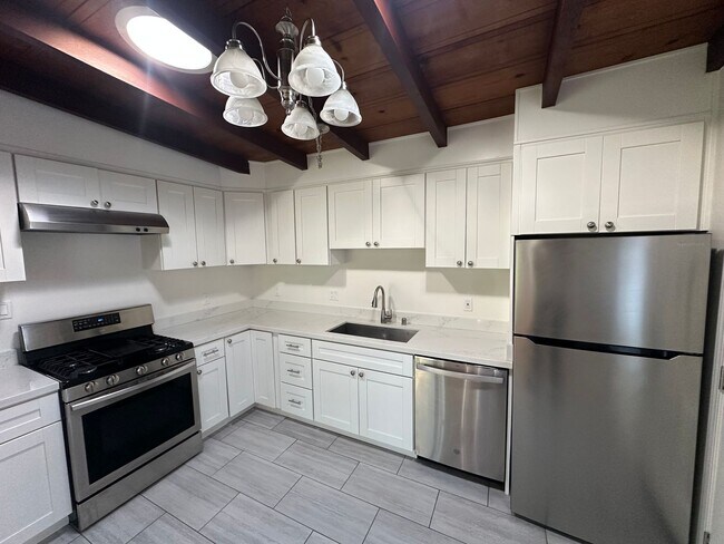 Building Photo - 189 (521-523 Belle)