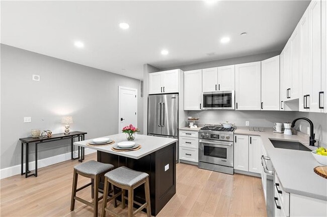 Building Photo - 350 Oliver Ave