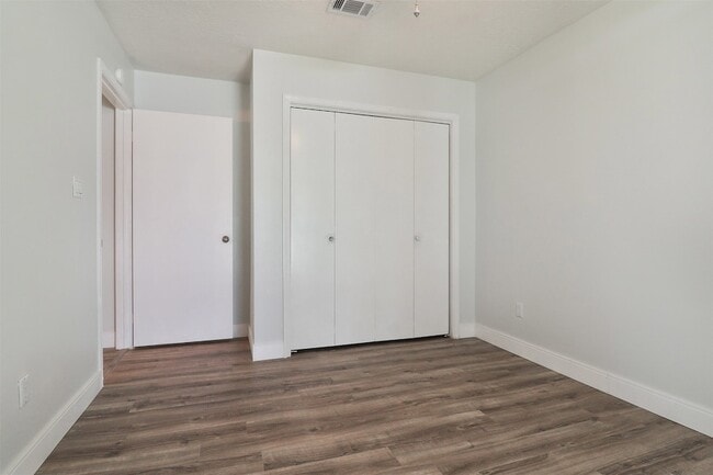 Building Photo - 10910 Scenic Dr