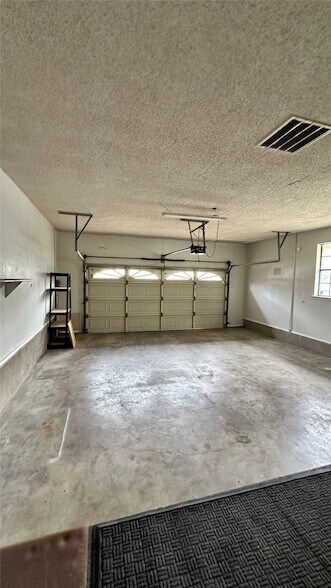 Building Photo - 3018 Apple Valley Dr