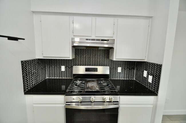 Building Photo - 16402 Gold Ridge Ln