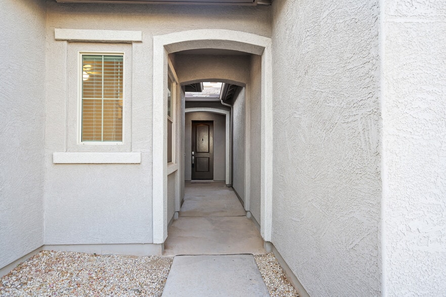 Building Photo - 9738 E Tiburon Ave