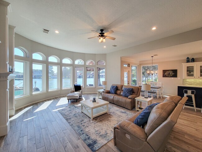 Building Photo - 13653 Lakeside Pl Dr