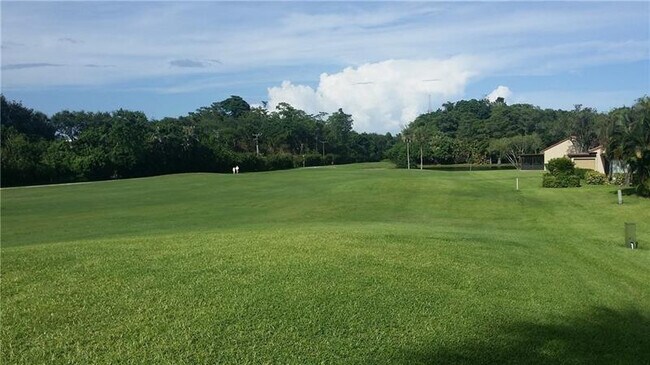 Building Photo - 8535 Casa Del Lago