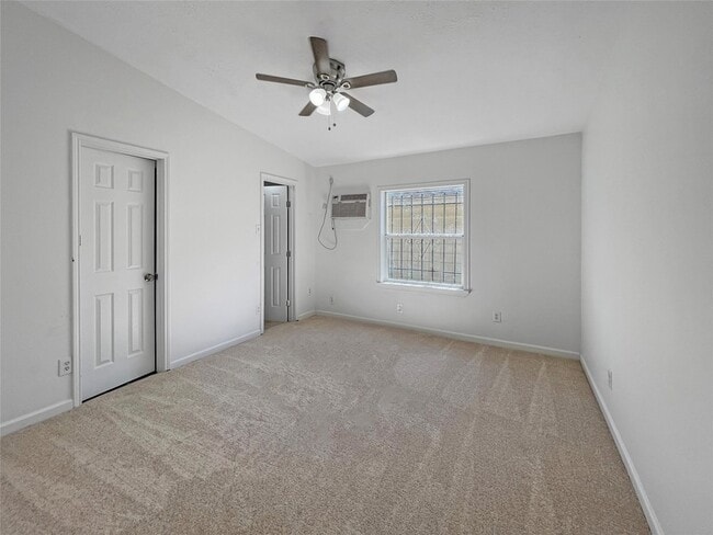 Building Photo - 11914 Kingslake Forest Dr