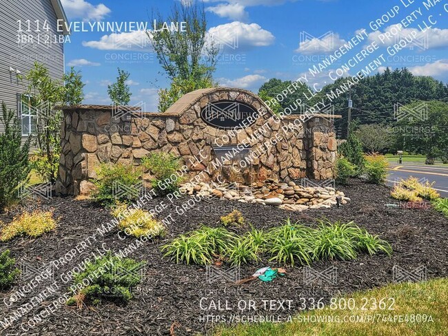 Building Photo - Kernersville Town Home