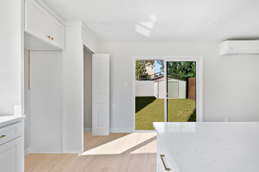 Building Photo - 2051 E Harding St