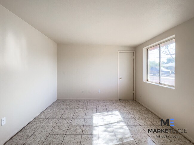 Building Photo - 3 Bed/ 1 Bath at 67th /Indian School! Appl...