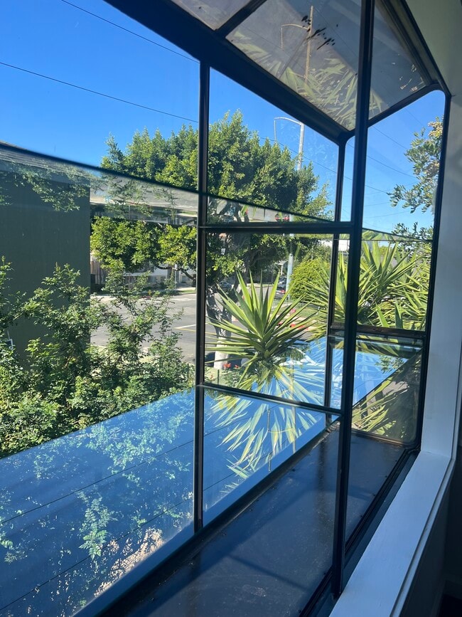 Building Photo - 636 W Queen St