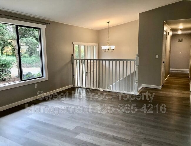 Building Photo - 11235 80th Ave NE