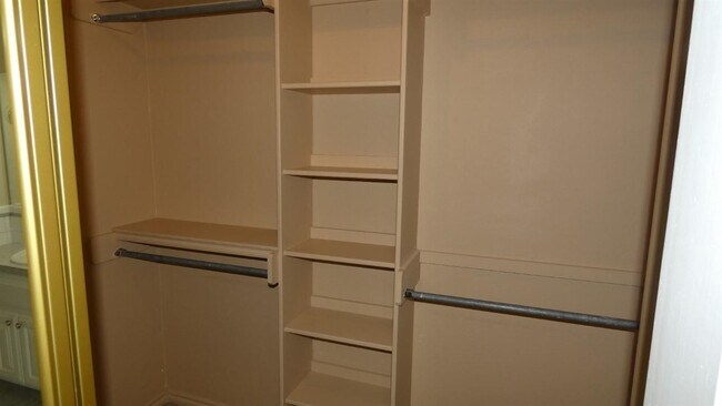 Building Photo - 17 NW Millcreek Rd