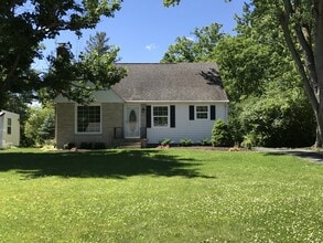 Building Photo - Remodeled 3 Bedroom