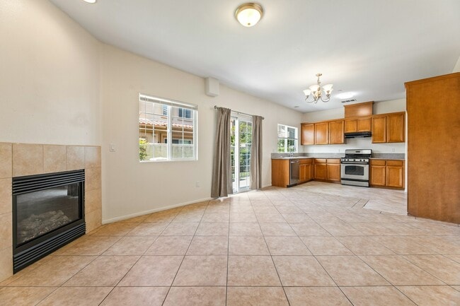 Primary Photo - 1460 Patricia Ave