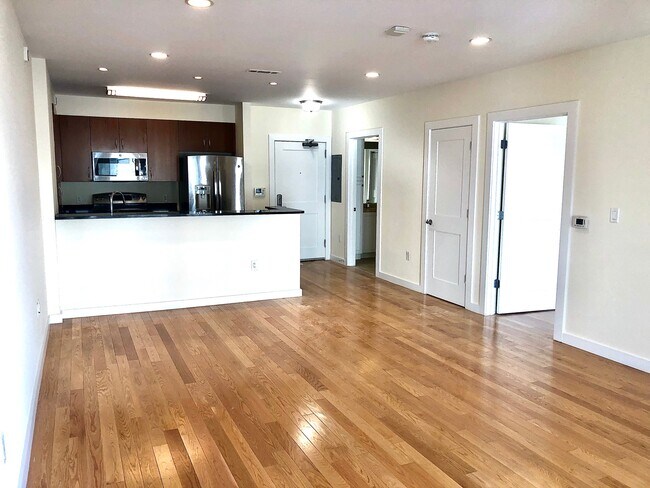 Primary Photo - 6 Buswell St
