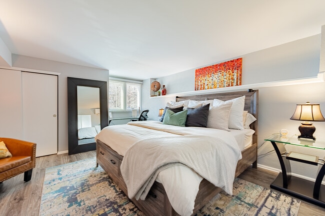 Building Photo - Capitol Hill