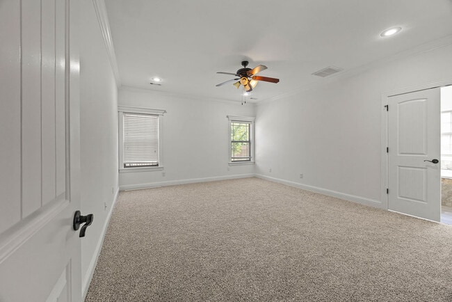 Building Photo - 4100 SW Deerfield Blvd