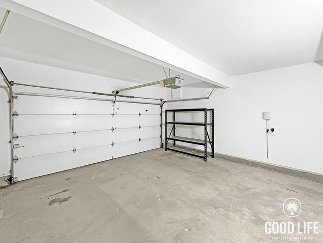 Building Photo - Price Reduced! Stunning Irvine 4BR Home – Private Yard & 2-Car Garage