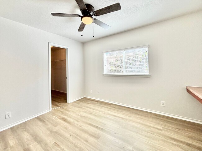 Building Photo - Spacious 4 bed 2.5 bath two-story home!