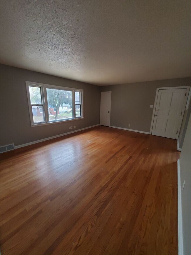 Building Photo - 4953-4955-4955 N 90th St