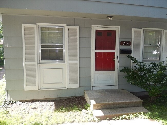 Building Photo - 214 E Spruce St