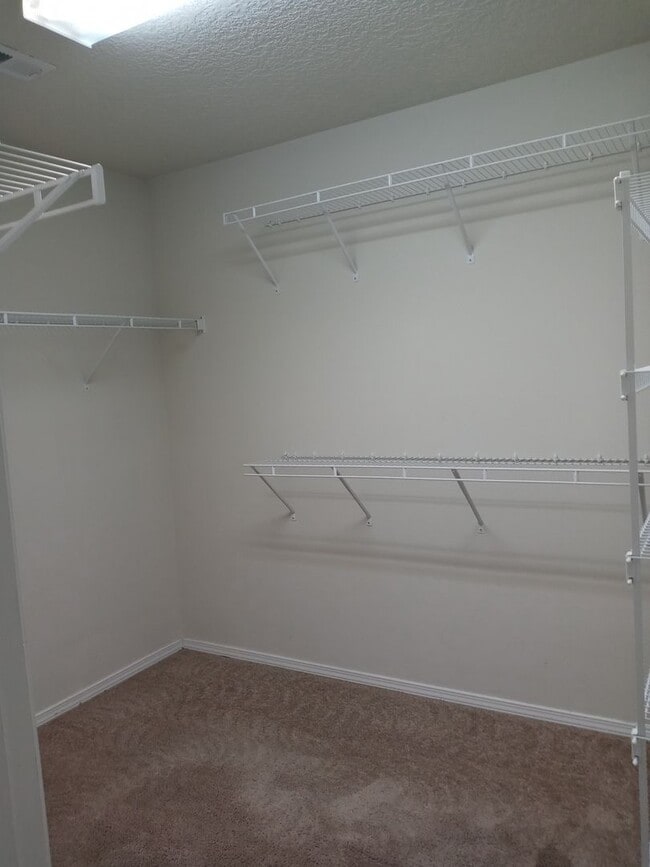 Building Photo - FOUR BEDROOMS!