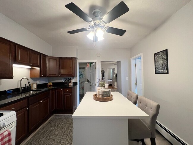 Building Photo - 126 Everett St