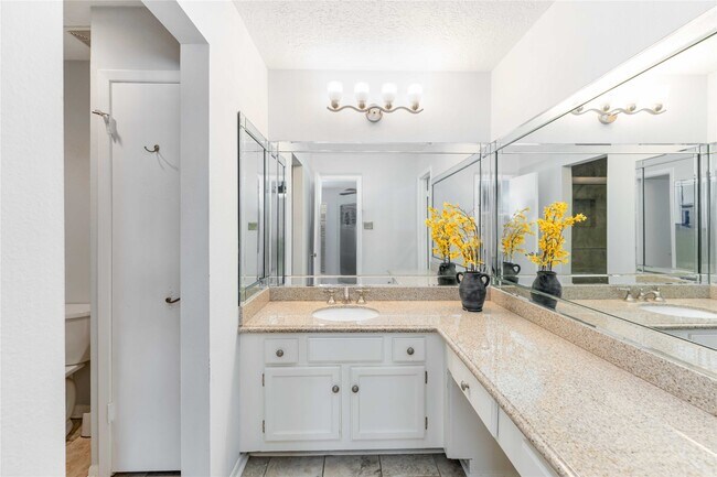 Building Photo - 2282 Gemini St