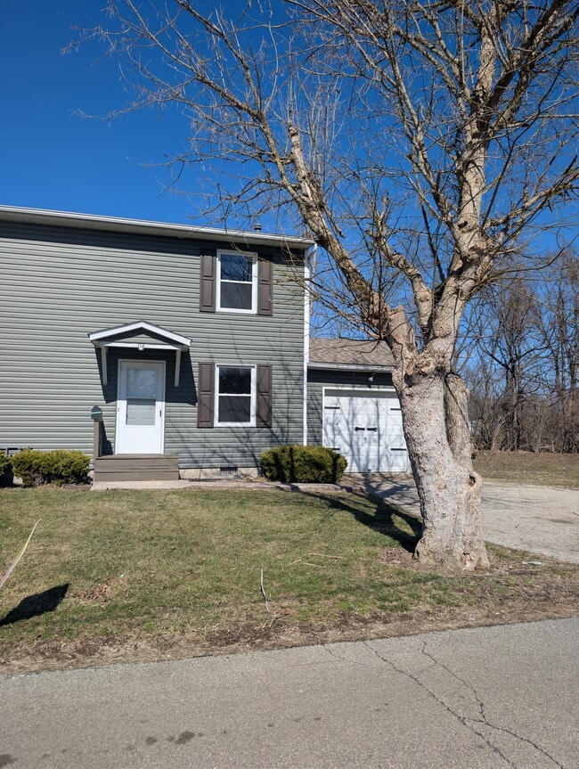 Building Photo - 112 E West Ave