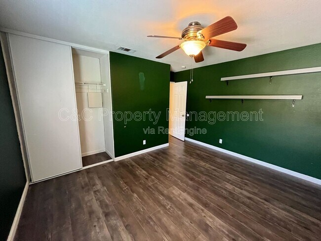 Building Photo - 23306 Daisy Dr