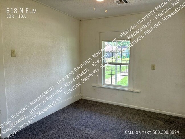 Building Photo - 818 N Elm-