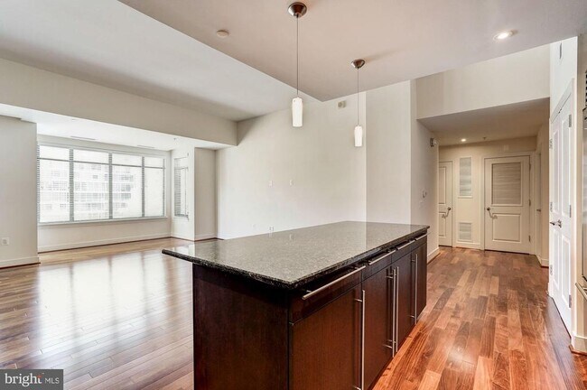 Building Photo - 2425 L St NW