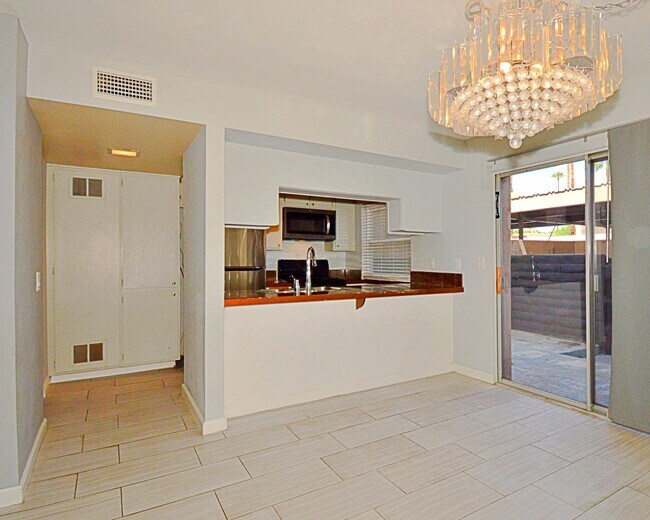 Building Photo - 2230 N Indian Canyon Dr