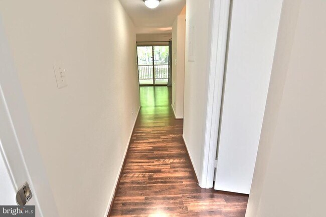 Building Photo - 1702 Ascot Way