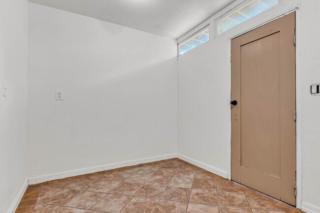 Building Photo - 1338 Homestead Ave