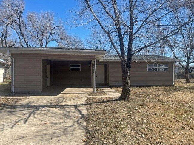 Building Photo - 3330 S Euclid St