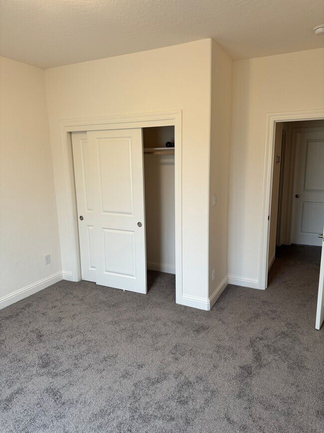 Building Photo - Single Family Home