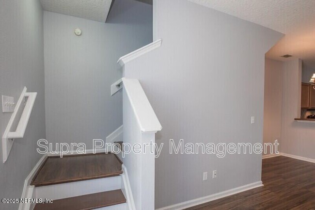 Building Photo - 6092 Bartram Village Dr