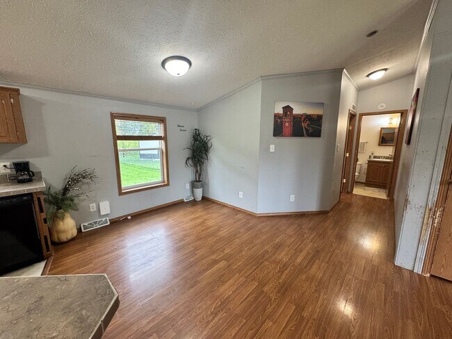 Building Photo - 215 Greenbush Dr