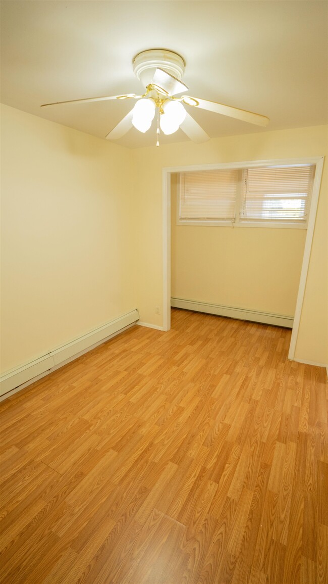Building Photo - 1037 Avenue C