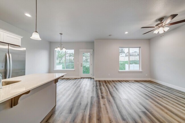 Building Photo - 16422 S Bull Spgs Ln