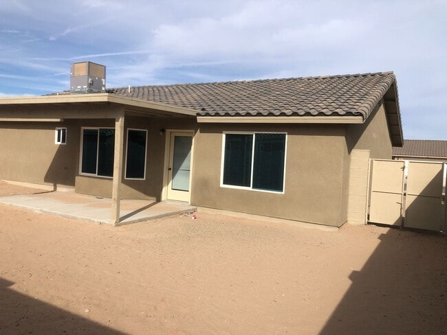 Building Photo - Beautiful Home in Saguaro!