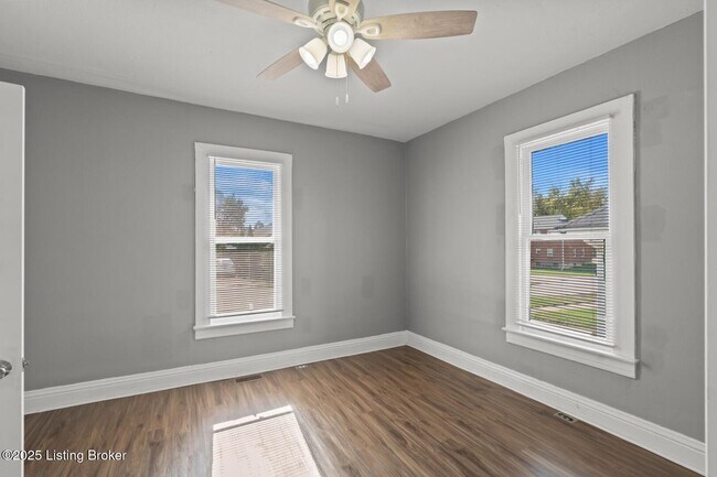 Building Photo - 1319 Maple St