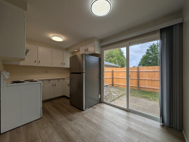 Building Photo - Great 2+ Bedroom, 1 Bathroom Duplex In Spr...
